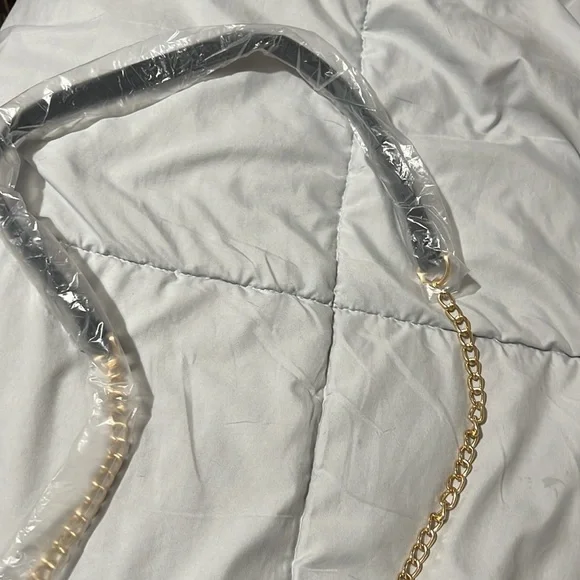 Ulu Black and White Crossbody Bag with Gold Chain - Picture 6 of 6